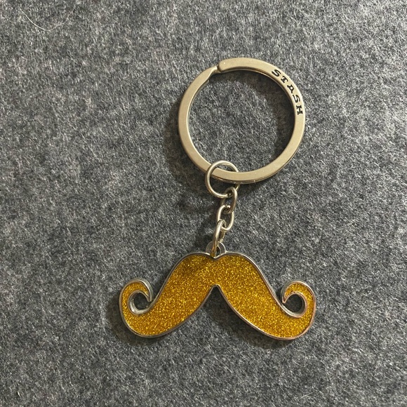 Gold glitter Moustache keychain - Picture 1 of 3